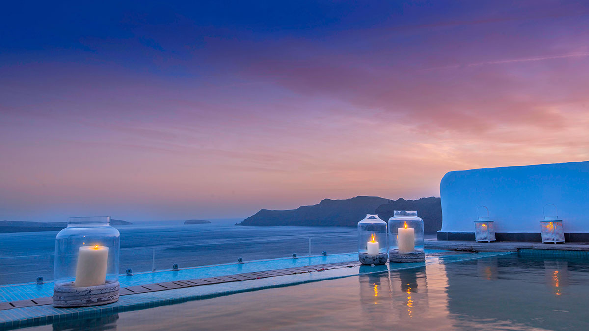 Honeymoon Suite with Private Heated Pool & Caldera View